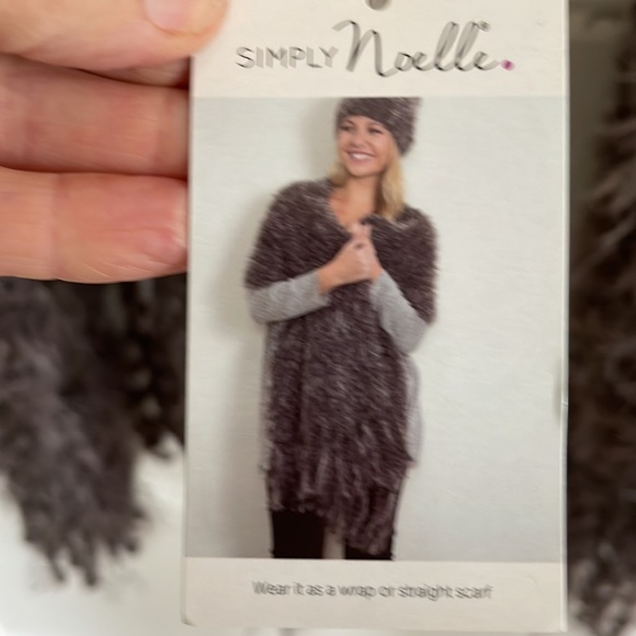 Scarf or Wrap Simply Noelle - Picture 2 of 5